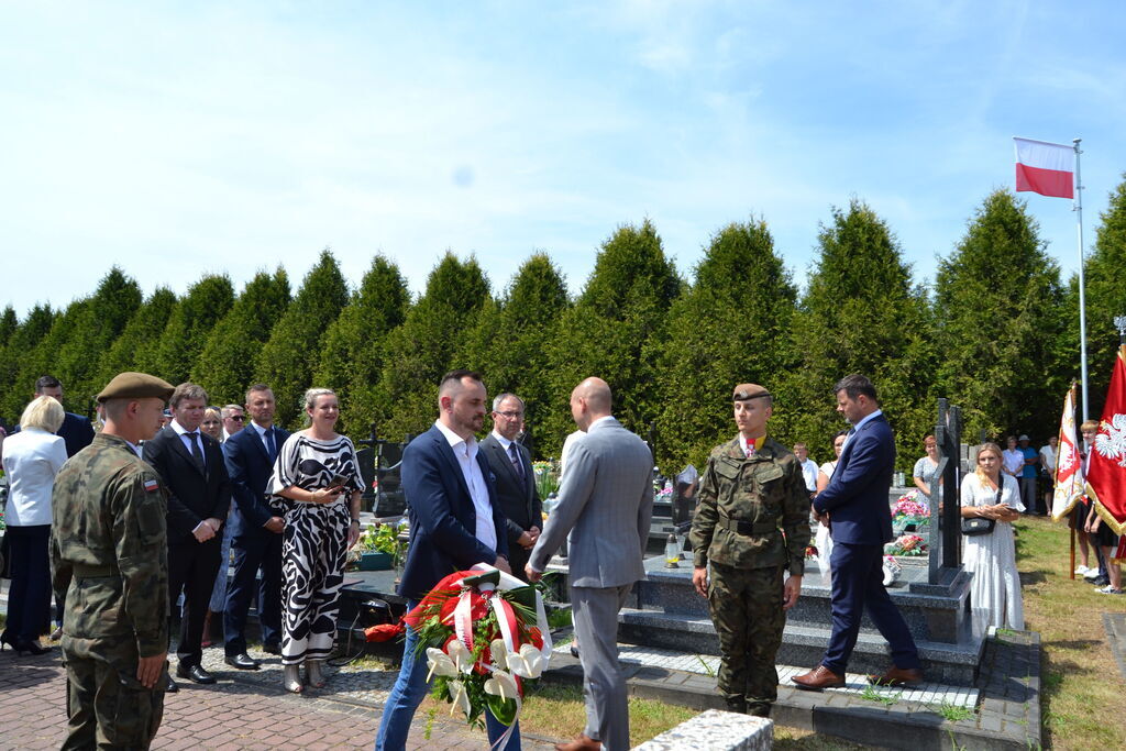 
                                                    WOJEWÓDZKIE OBCHODY DNIA WALKI I MĘCZEŃSTWA WSI POLSKIEJ W BOROWIE.
                                                