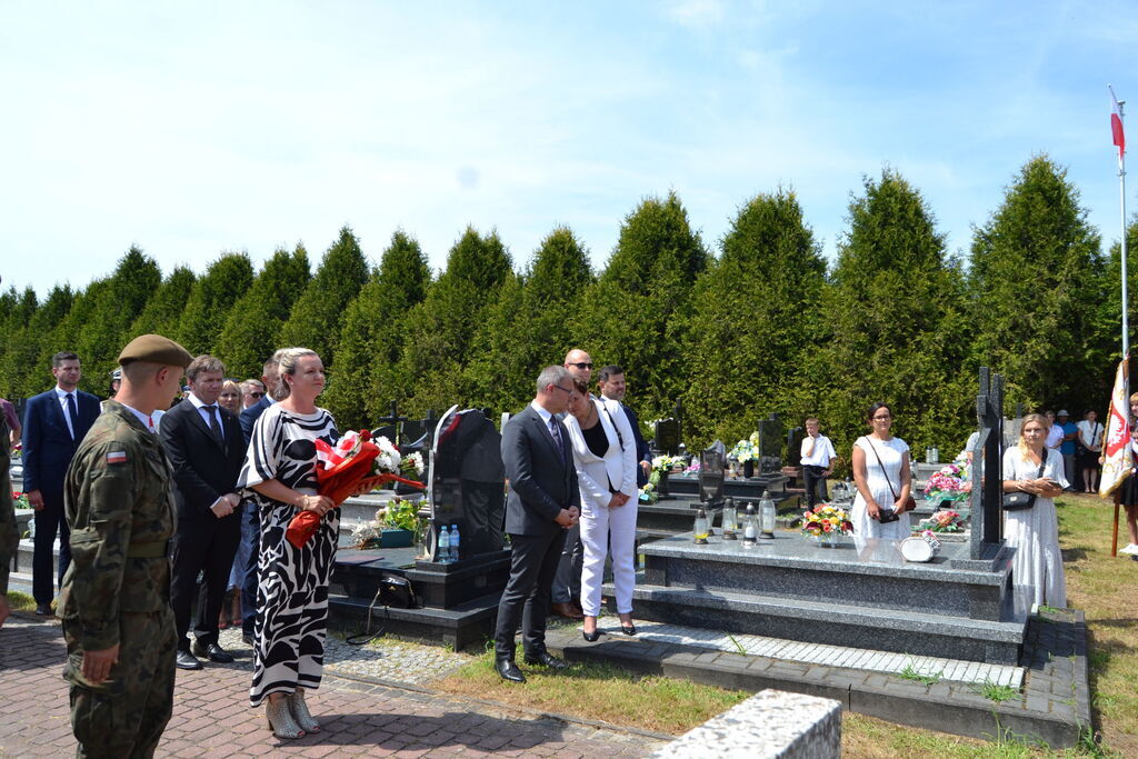 
                                                    WOJEWÓDZKIE OBCHODY DNIA WALKI I MĘCZEŃSTWA WSI POLSKIEJ W BOROWIE.
                                                