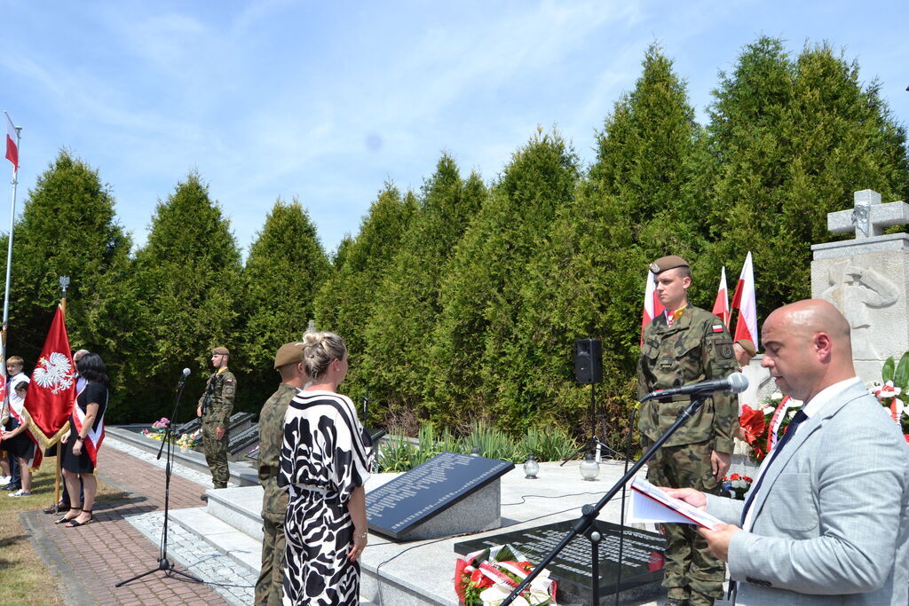 
                                                    WOJEWÓDZKIE OBCHODY DNIA WALKI I MĘCZEŃSTWA WSI POLSKIEJ W BOROWIE.
                                                