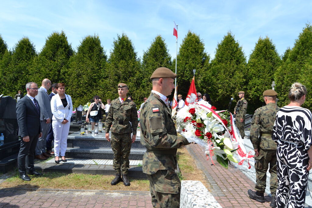 
                                                    WOJEWÓDZKIE OBCHODY DNIA WALKI I MĘCZEŃSTWA WSI POLSKIEJ W BOROWIE.
                                                