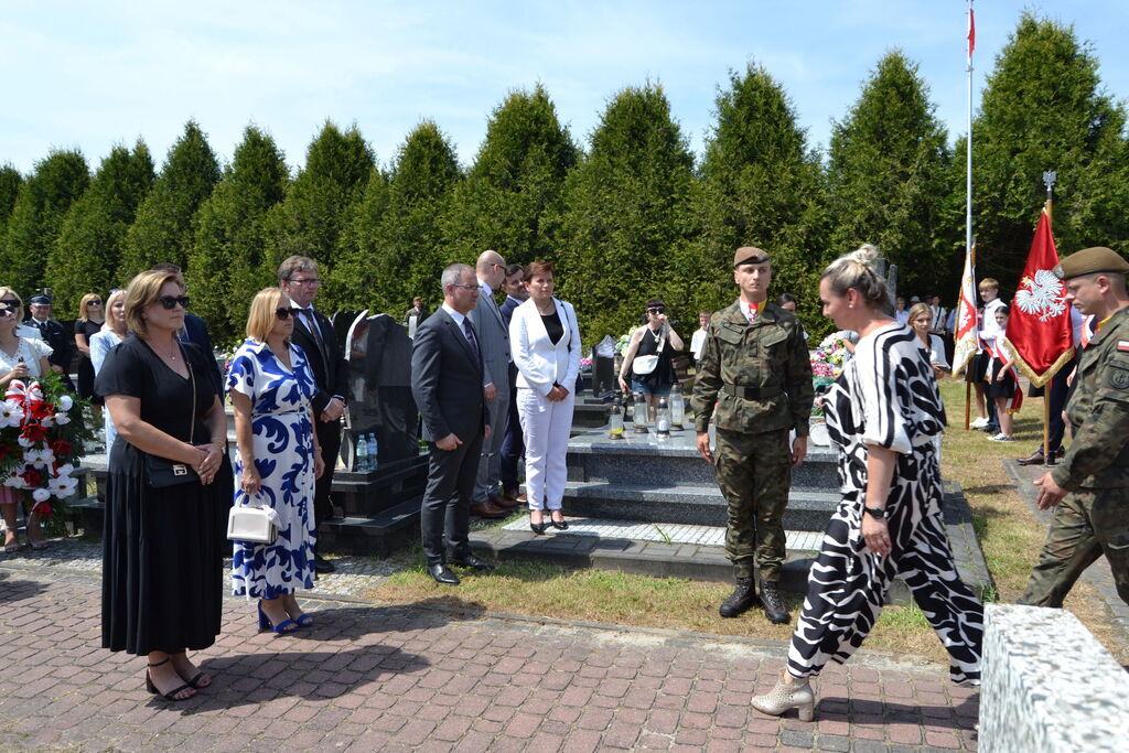 
                                                    WOJEWÓDZKIE OBCHODY DNIA WALKI I MĘCZEŃSTWA WSI POLSKIEJ W BOROWIE.
                                                