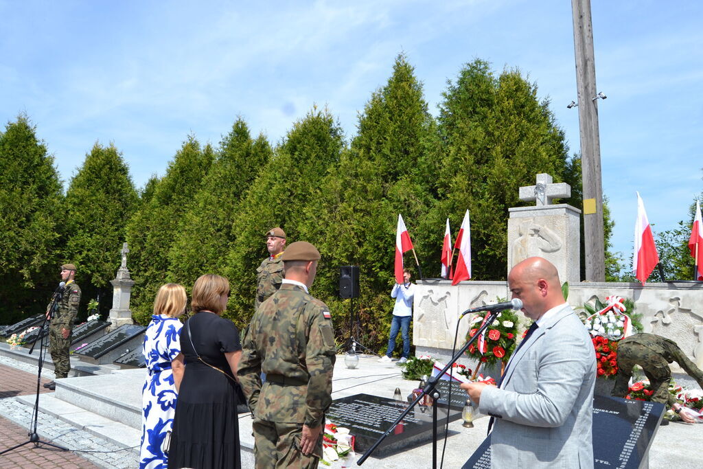 
                                                    WOJEWÓDZKIE OBCHODY DNIA WALKI I MĘCZEŃSTWA WSI POLSKIEJ W BOROWIE.
                                                