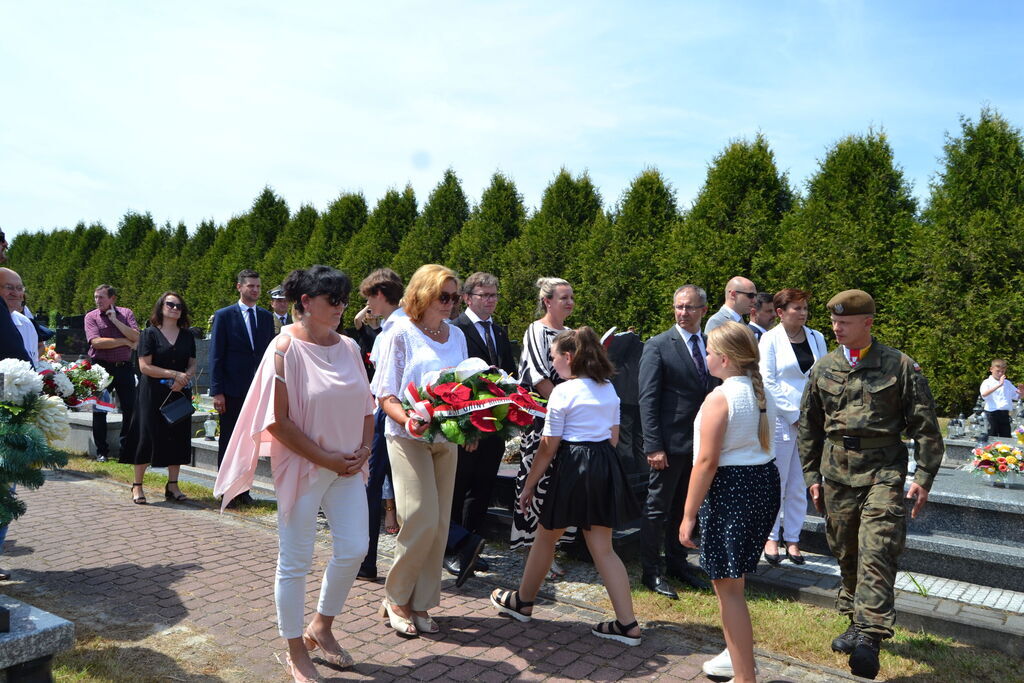 
                                                    WOJEWÓDZKIE OBCHODY DNIA WALKI I MĘCZEŃSTWA WSI POLSKIEJ W BOROWIE.
                                                