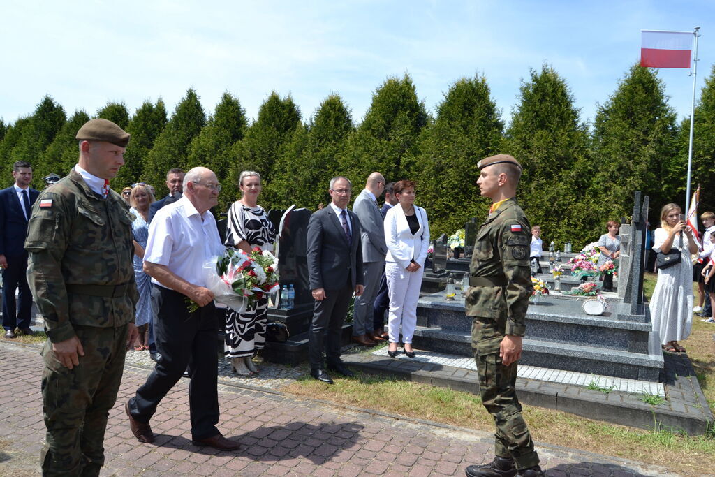 
                                                    WOJEWÓDZKIE OBCHODY DNIA WALKI I MĘCZEŃSTWA WSI POLSKIEJ W BOROWIE.
                                                