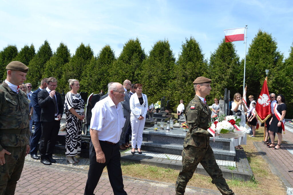 
                                                    WOJEWÓDZKIE OBCHODY DNIA WALKI I MĘCZEŃSTWA WSI POLSKIEJ W BOROWIE.
                                                