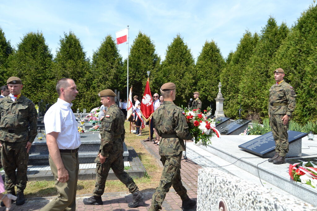 
                                                    WOJEWÓDZKIE OBCHODY DNIA WALKI I MĘCZEŃSTWA WSI POLSKIEJ W BOROWIE.
                                                