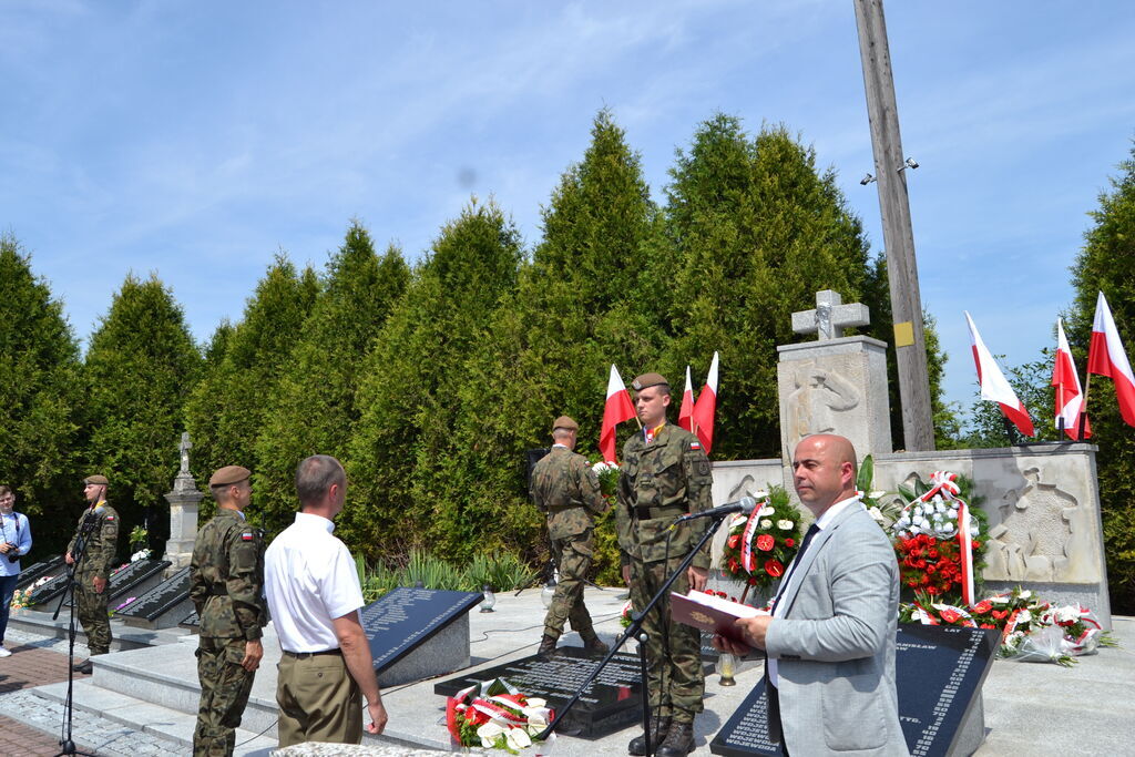 
                                                    WOJEWÓDZKIE OBCHODY DNIA WALKI I MĘCZEŃSTWA WSI POLSKIEJ W BOROWIE.
                                                