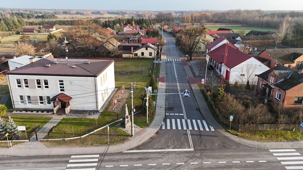 
                                                    Podsumowanie inwestycji w 2024r. - Odbiór chodnika w Borowie.
                                                