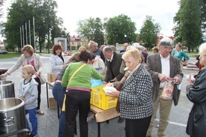 DZIEŃ DZIECKA PRZED URZĘDEM MIASTA