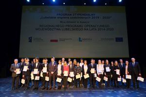 Uczennica Liceum Ogólnokształcącego w Dęblinie stypendystką programu „Lubelskie wspiera uzdolnionych 2019 – 2020”