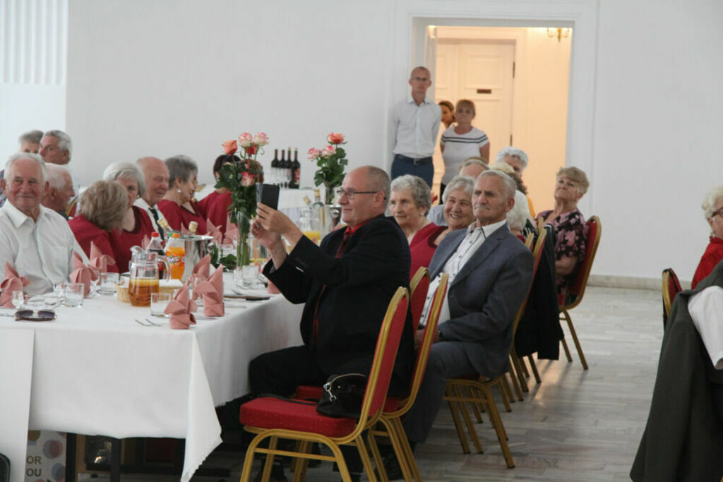 
                                                    40 – lecie Klubu Seniora Jesienna Róża 
                                                