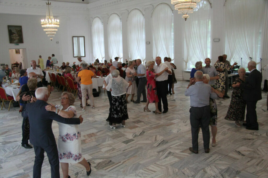 
                                                    40 – lecie Klubu Seniora Jesienna Róża 
                                                