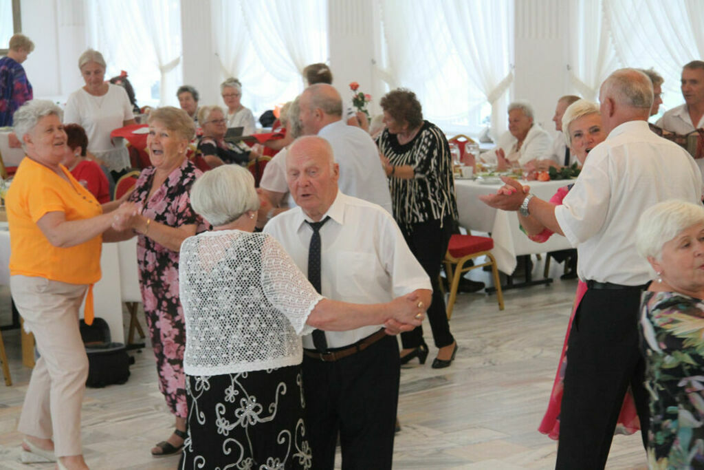 
                                                    40 – lecie Klubu Seniora Jesienna Róża 
                                                