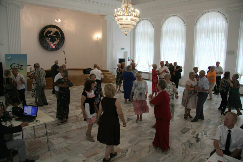 
                                                    40 – lecie Klubu Seniora Jesienna Róża 
                                                