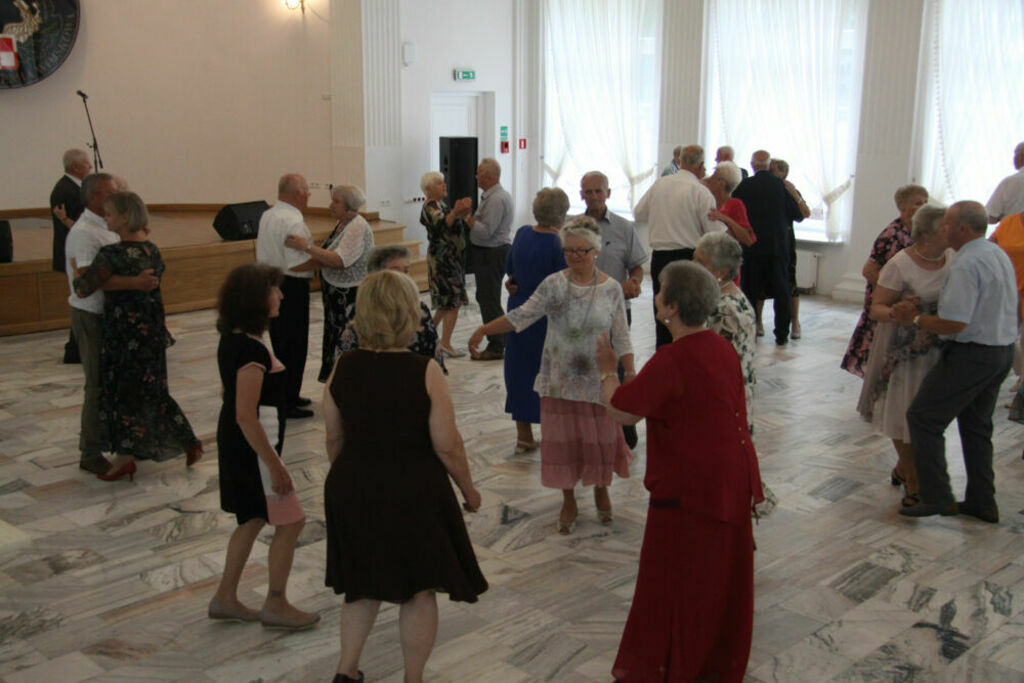 
                                                    40 – lecie Klubu Seniora Jesienna Róża 
                                                