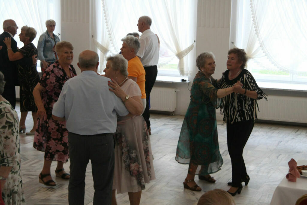 
                                                    40 – lecie Klubu Seniora Jesienna Róża 
                                                