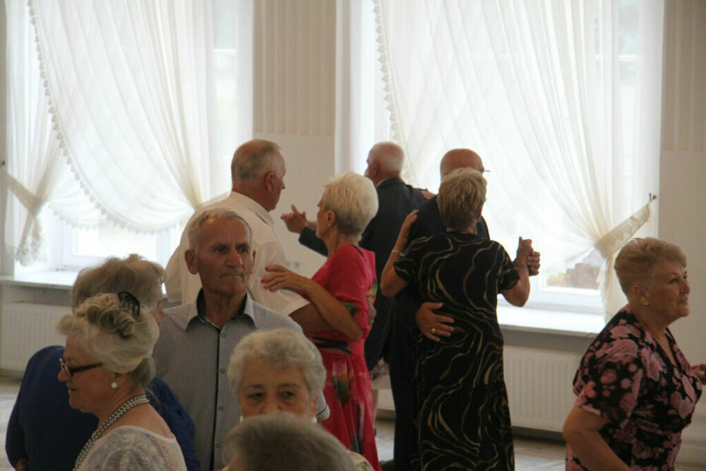 
                                                    40 – lecie Klubu Seniora Jesienna Róża 
                                                