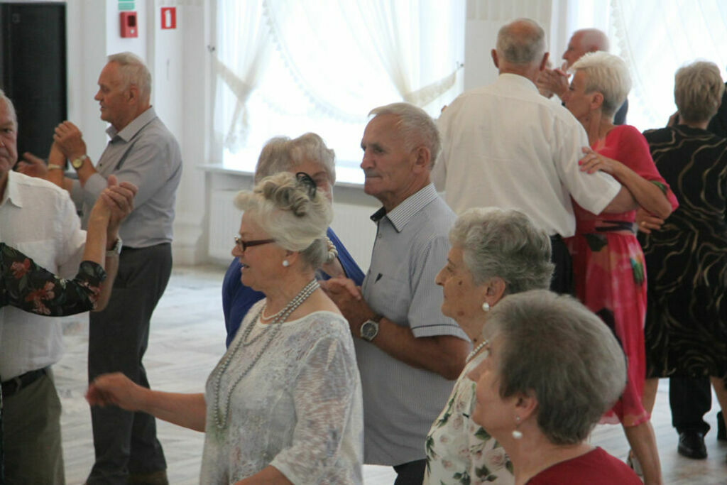 
                                                    40 – lecie Klubu Seniora Jesienna Róża 
                                                