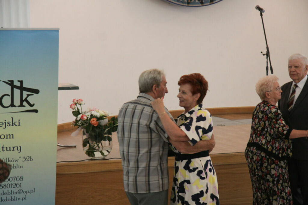 
                                                    40 – lecie Klubu Seniora Jesienna Róża 
                                                