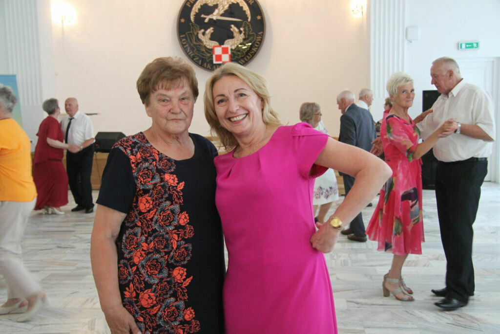 
                                                    40 – lecie Klubu Seniora Jesienna Róża 
                                                