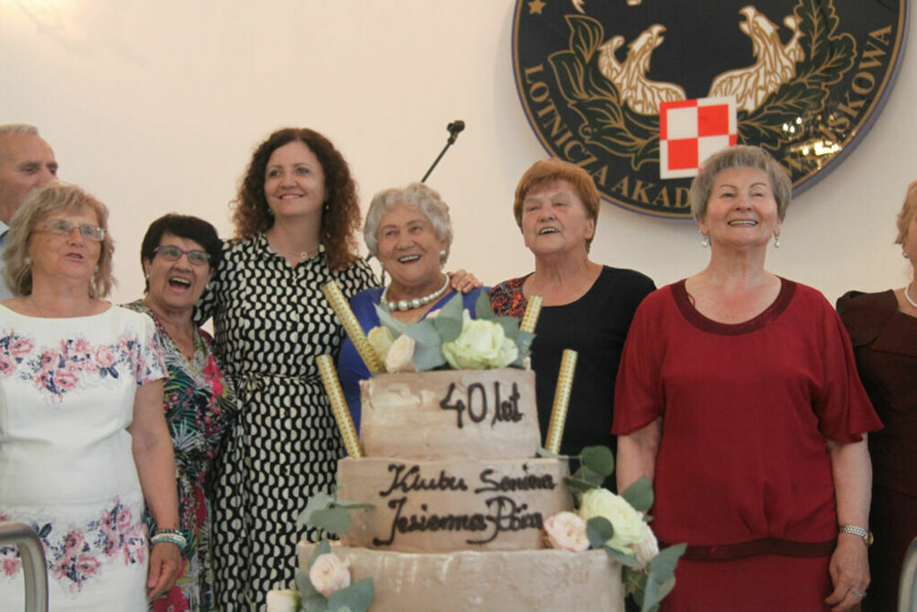 
                                                    40 – lecie Klubu Seniora Jesienna Róża 
                                                