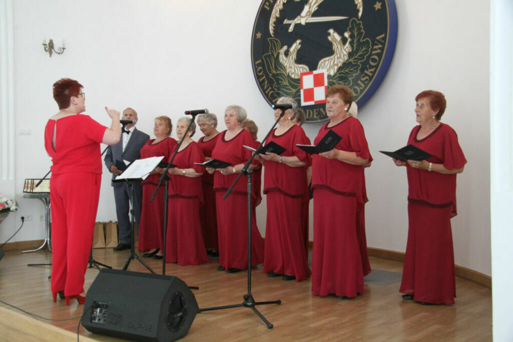 
                                                    40 – lecie Klubu Seniora Jesienna Róża 
                                                