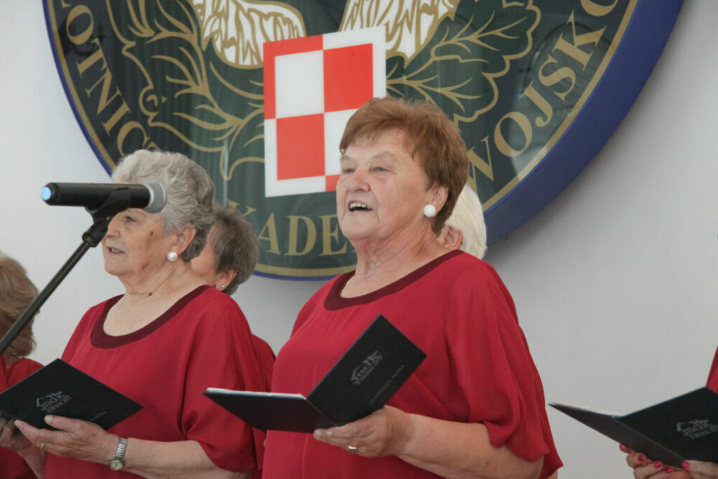 
                                                    40 – lecie Klubu Seniora Jesienna Róża 
                                                