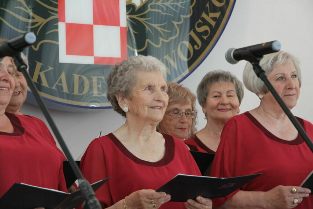 
                                                    40 – lecie Klubu Seniora Jesienna Róża 
                                                
