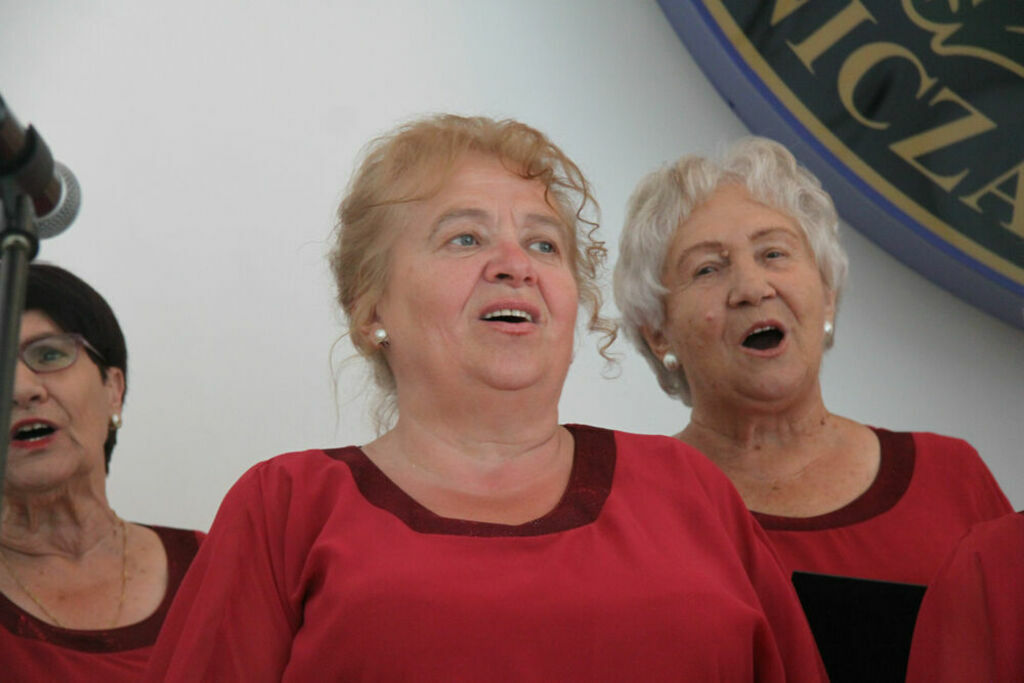 
                                                    40 – lecie Klubu Seniora Jesienna Róża 
                                                