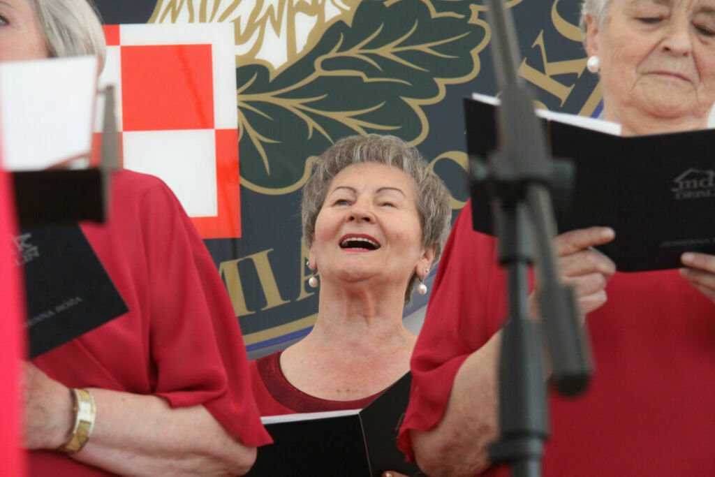 
                                                    40 – lecie Klubu Seniora Jesienna Róża 
                                                