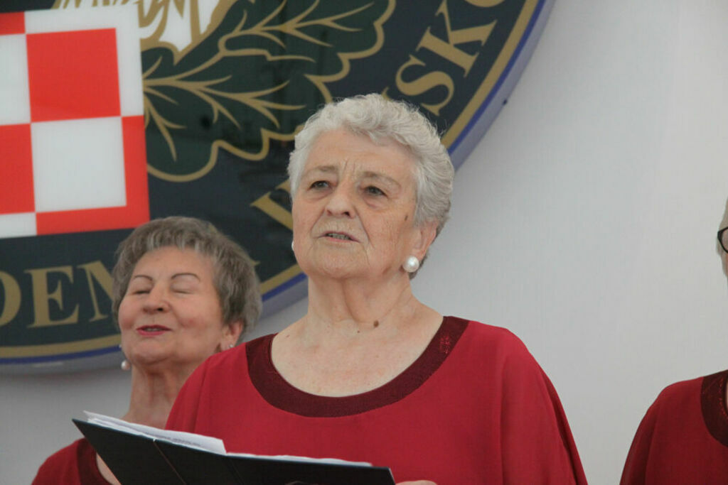 
                                                    40 – lecie Klubu Seniora Jesienna Róża 
                                                