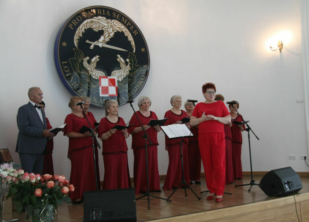 
                                                    40 – lecie Klubu Seniora Jesienna Róża 
                                                
