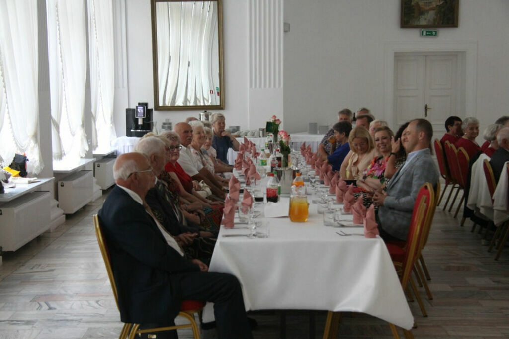 
                                                    40 – lecie Klubu Seniora Jesienna Róża 
                                                