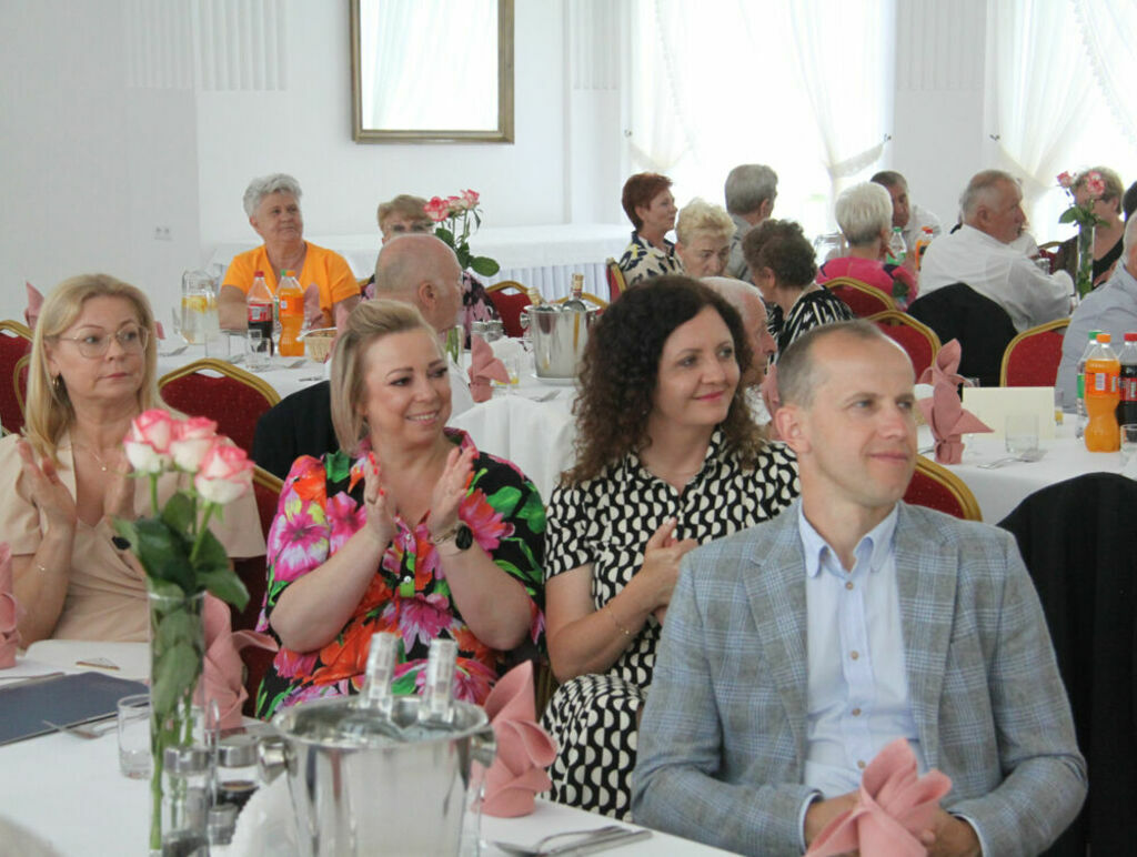 
                                                    40 – lecie Klubu Seniora Jesienna Róża 
                                                