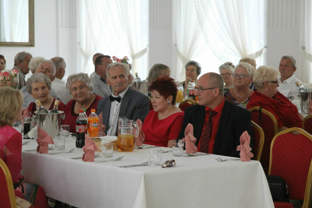
                                                    40 – lecie Klubu Seniora Jesienna Róża 
                                                
