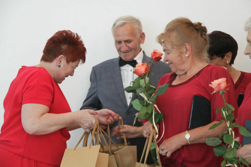 
                                                    40 – lecie Klubu Seniora Jesienna Róża 
                                                