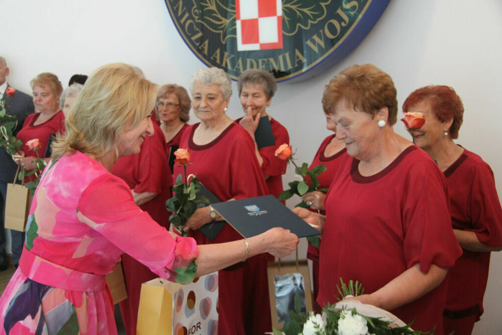 
                                                    40 – lecie Klubu Seniora Jesienna Róża 
                                                