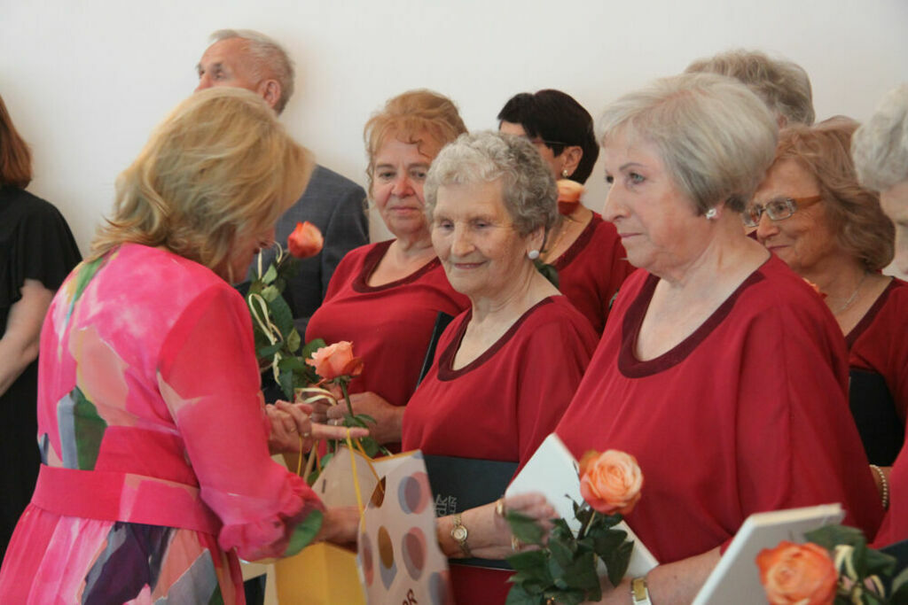 
                                                    40 – lecie Klubu Seniora Jesienna Róża 
                                                