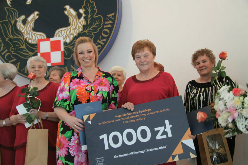 
                                                    40 – lecie Klubu Seniora Jesienna Róża 
                                                