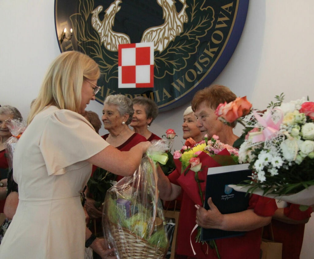 
                                                    40 – lecie Klubu Seniora Jesienna Róża 
                                                