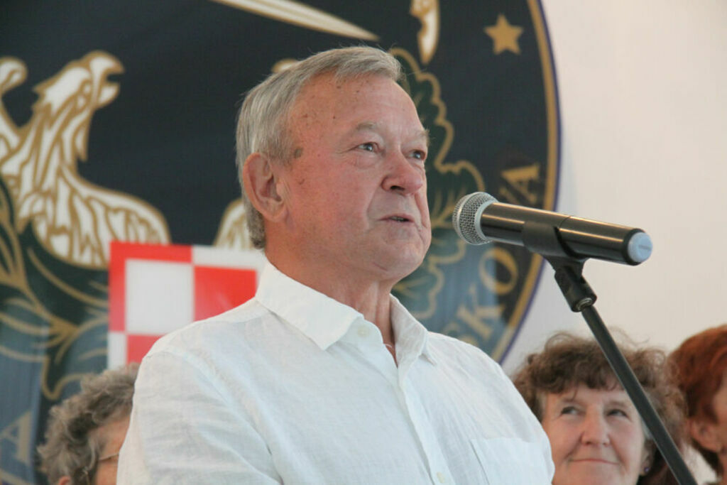 
                                                    40 – lecie Klubu Seniora Jesienna Róża 
                                                