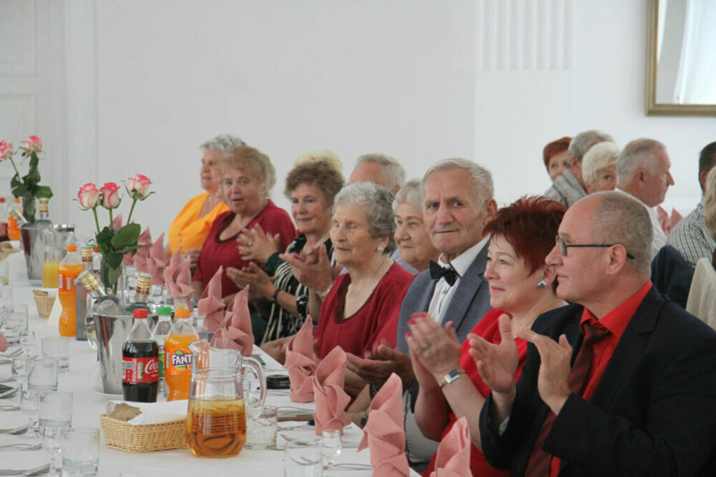 
                                                    40 – lecie Klubu Seniora Jesienna Róża 
                                                