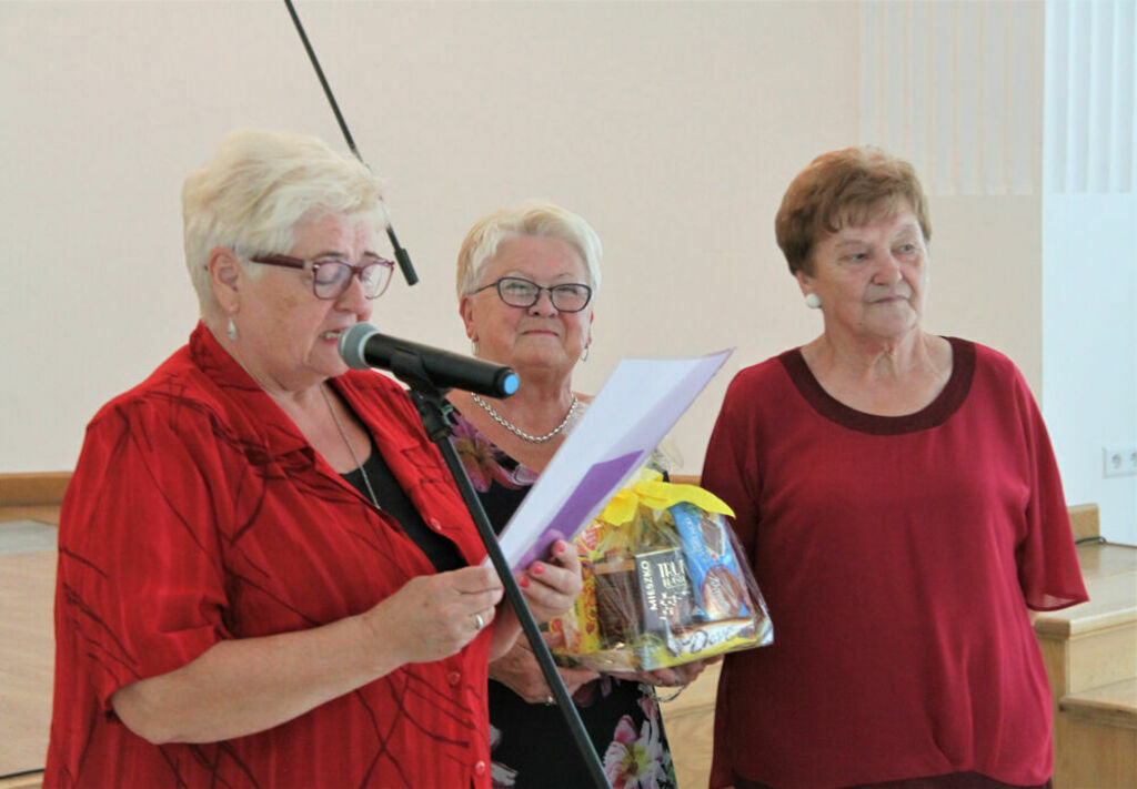 
                                                    40 – lecie Klubu Seniora Jesienna Róża 
                                                