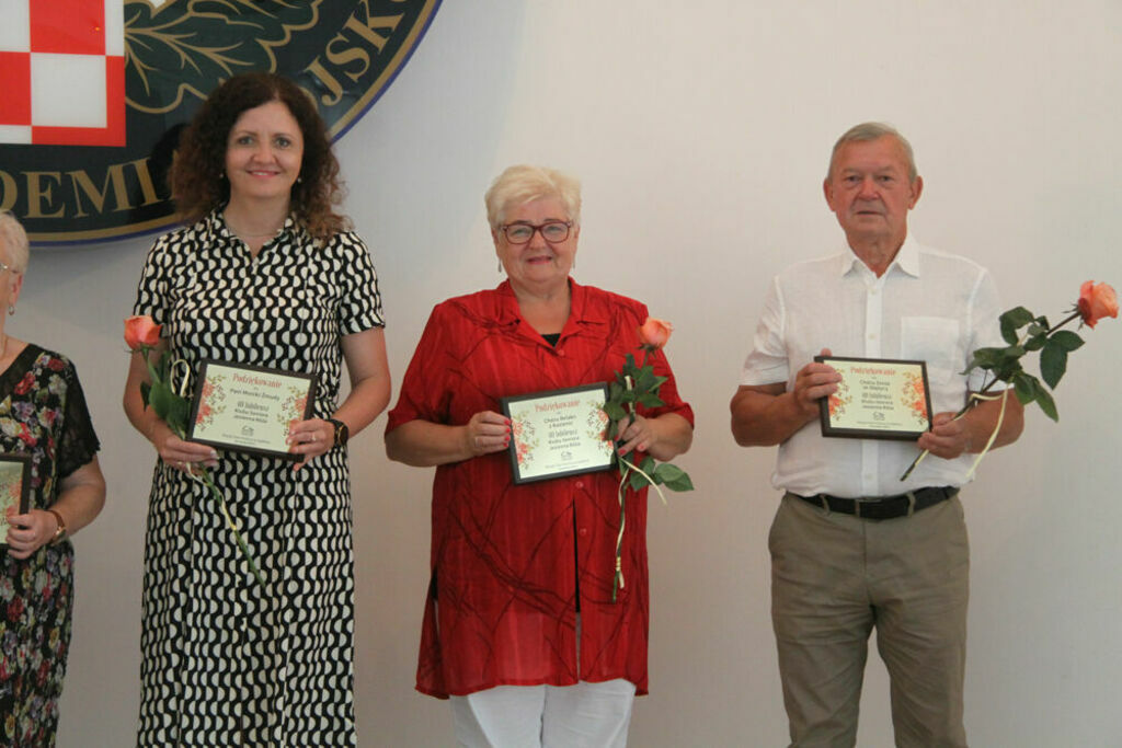 
                                                    40 – lecie Klubu Seniora Jesienna Róża 
                                                