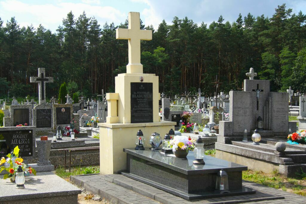 
                                                    Wizyta na miejscach Pamięci Narodowej przed Świętem 15 PP Wilków
                                                