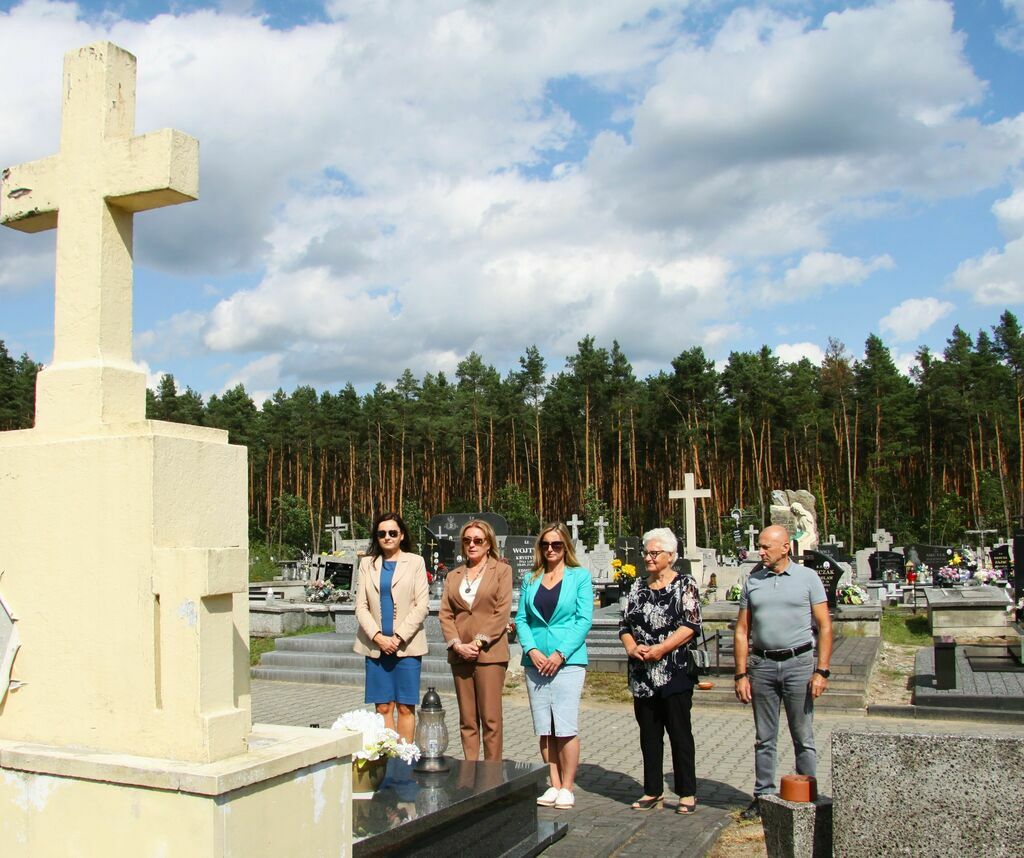 
                                                    Wizyta na miejscach Pamięci Narodowej przed Świętem 15 PP Wilków
                                                