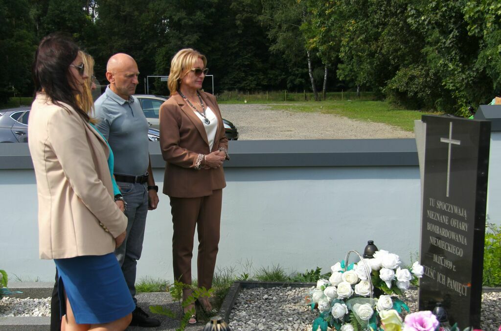 
                                                    Wizyta na miejscach Pamięci Narodowej przed Świętem 15 PP Wilków
                                                