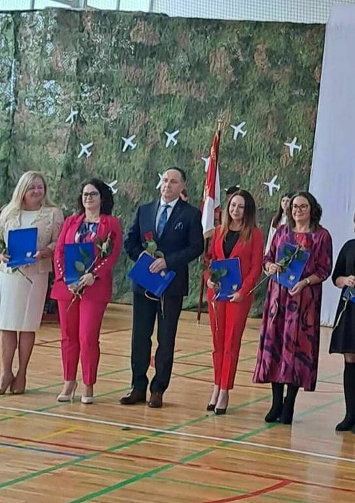 
                                                    Święto Edukacji Narodowej 2023 - grupa nauczycieli - nagroda Burmistrza
                                                