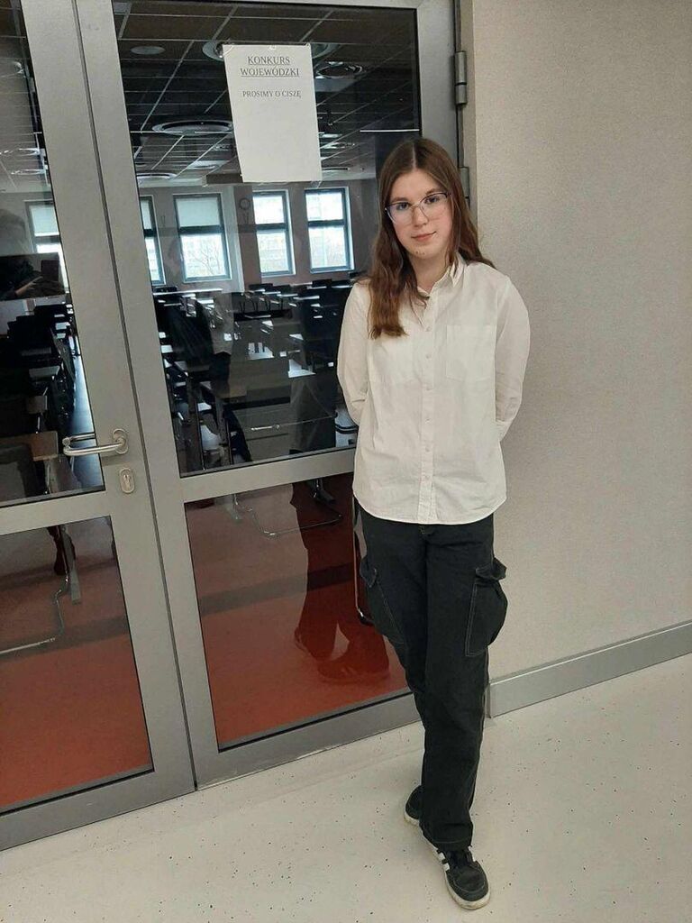 
                                                    Maja Markowska uczennica klasy 8 SP przed etapem wojewódzkim
                                                