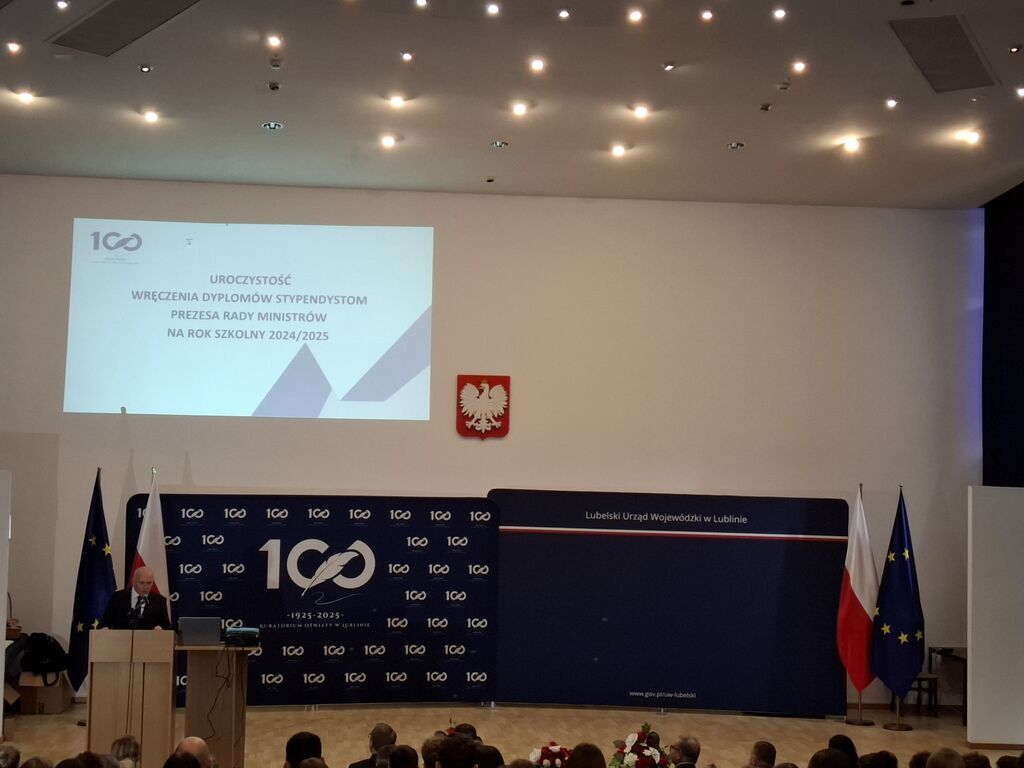 
                                                    KAROL KARPISZ Z KLASY 4 TI ZESPOŁU SZKÓŁ ZAWODOWYCH NR 1 W DĘBINIE WŚRÓD LAUREATÓW STYPENDIUM PREZESA RADY MINISTRÓW
                                                